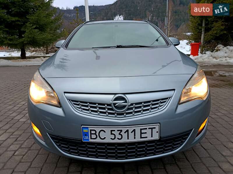 Универсал Opel Astra 2011 в Сколе