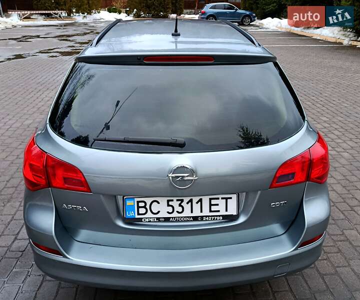 Универсал Opel Astra 2011 в Сколе