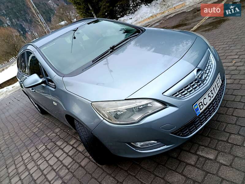 Универсал Opel Astra 2011 в Сколе