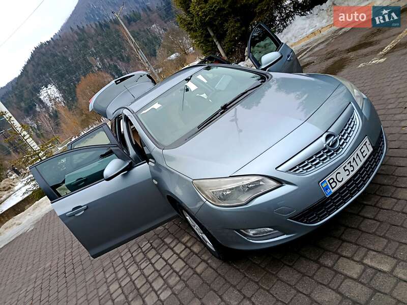 Универсал Opel Astra 2011 в Сколе
