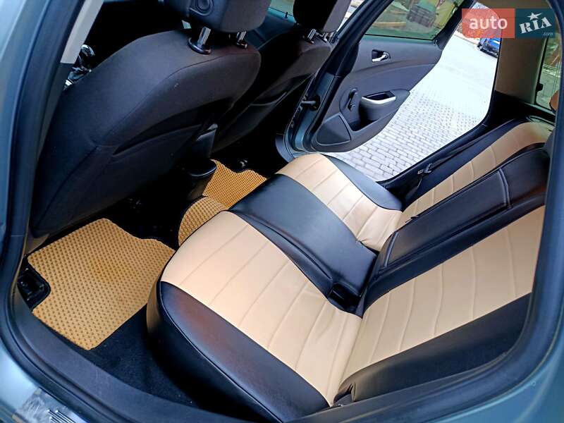 Универсал Opel Astra 2011 в Сколе