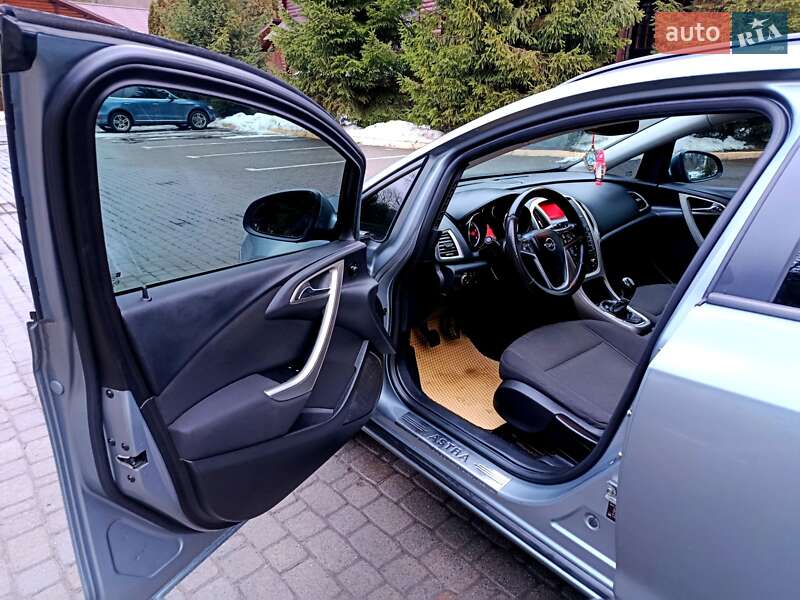 Универсал Opel Astra 2011 в Сколе