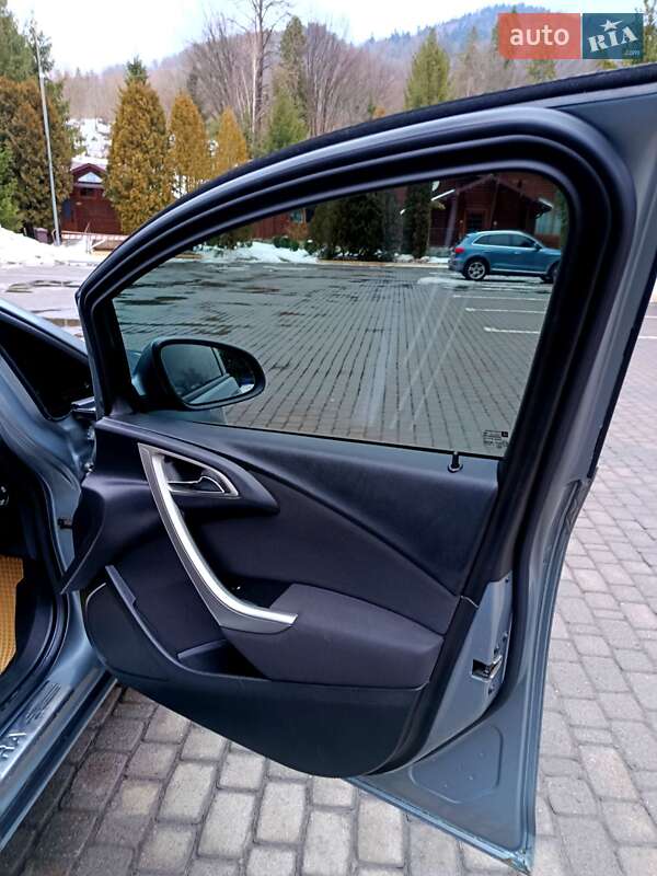 Универсал Opel Astra 2011 в Сколе