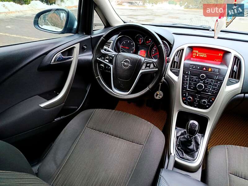 Универсал Opel Astra 2011 в Сколе