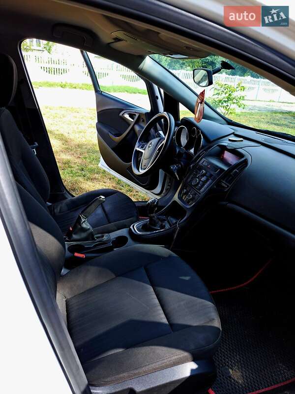 Универсал Opel Astra 2011 в Луцке