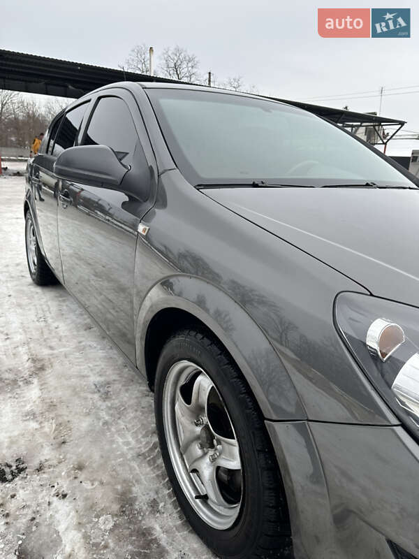 Хэтчбек Opel Astra 2012 в Смеле