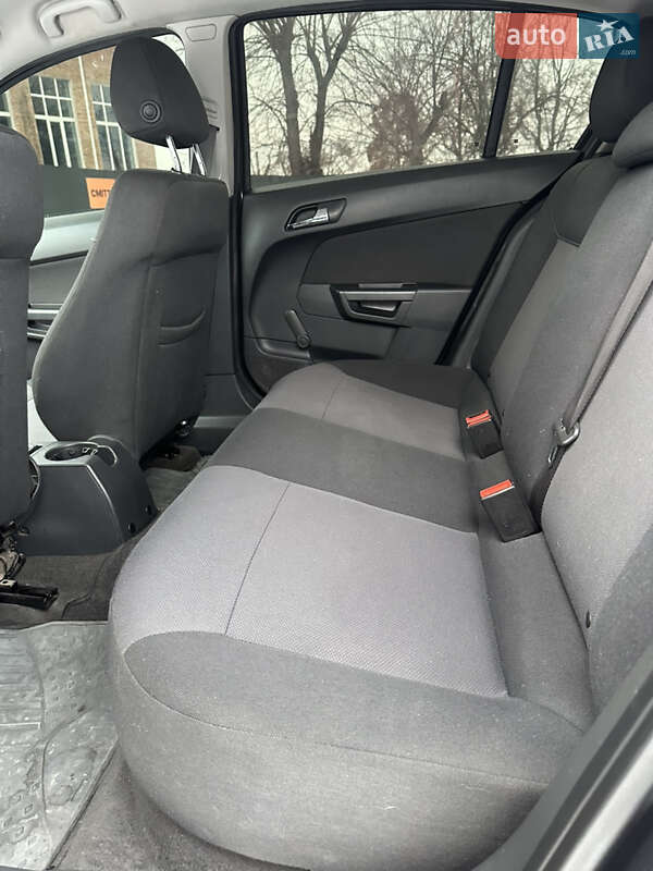 Хэтчбек Opel Astra 2012 в Смеле