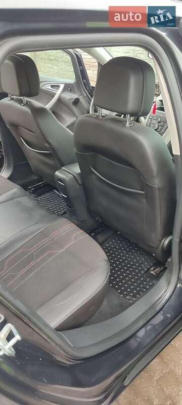 Универсал Opel Astra 2012 в Днепре