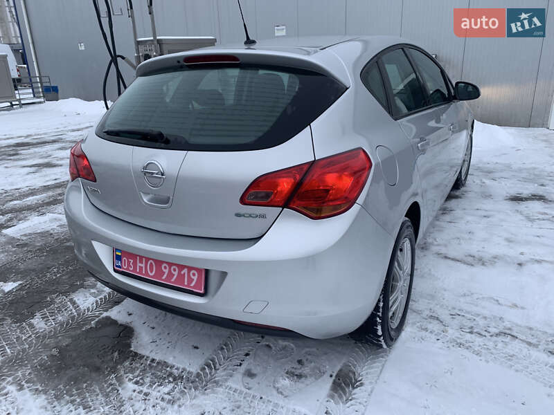 Хэтчбек Opel Astra 2011 в Луцке