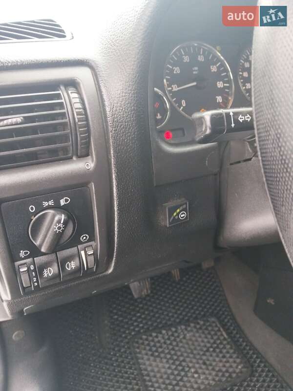 Седан Opel Astra 2003 в Харькове