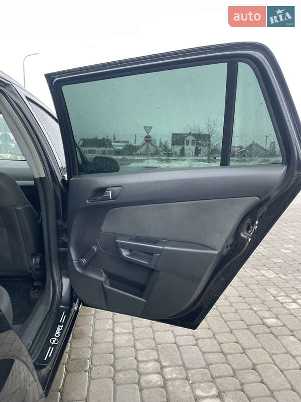 Универсал Opel Astra 2004 в Городке