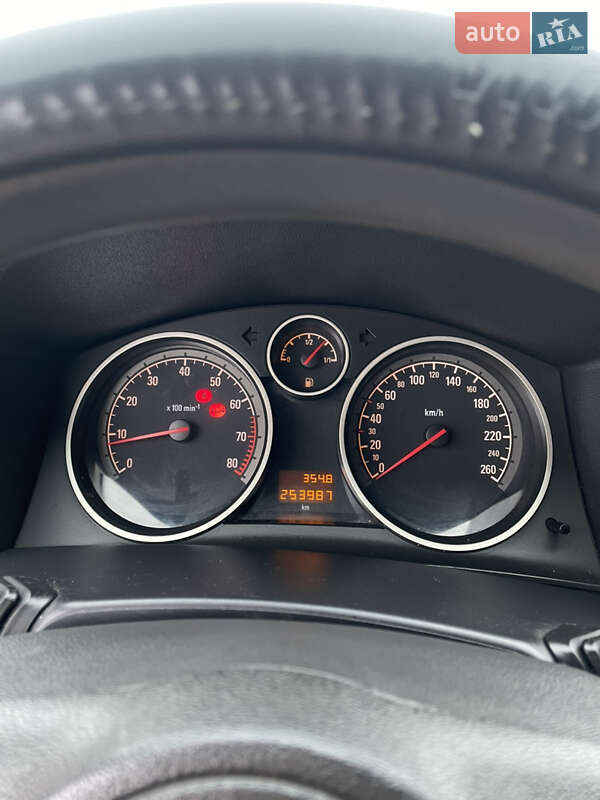 Универсал Opel Astra 2004 в Городке