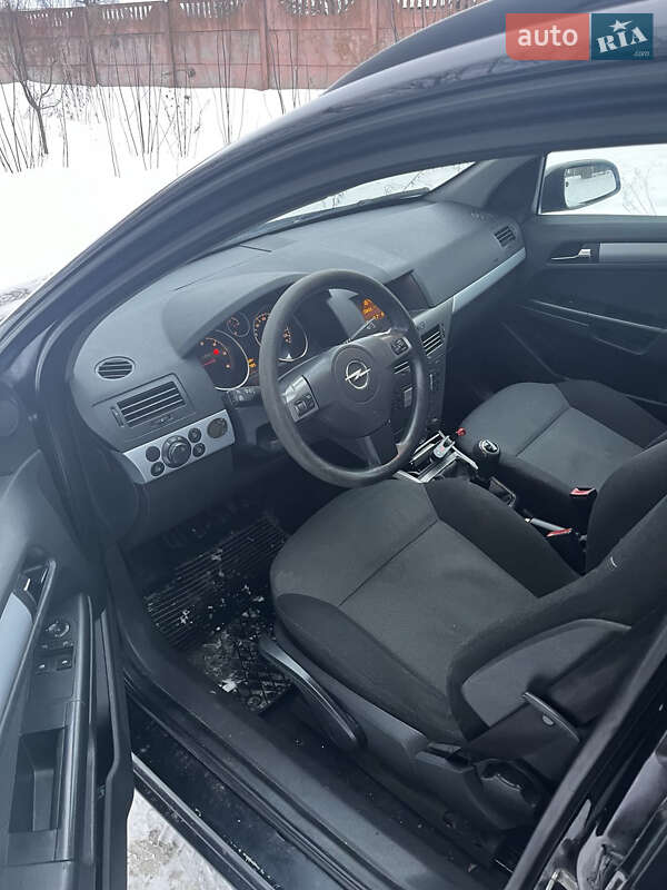 Универсал Opel Astra 2005 в Костополе