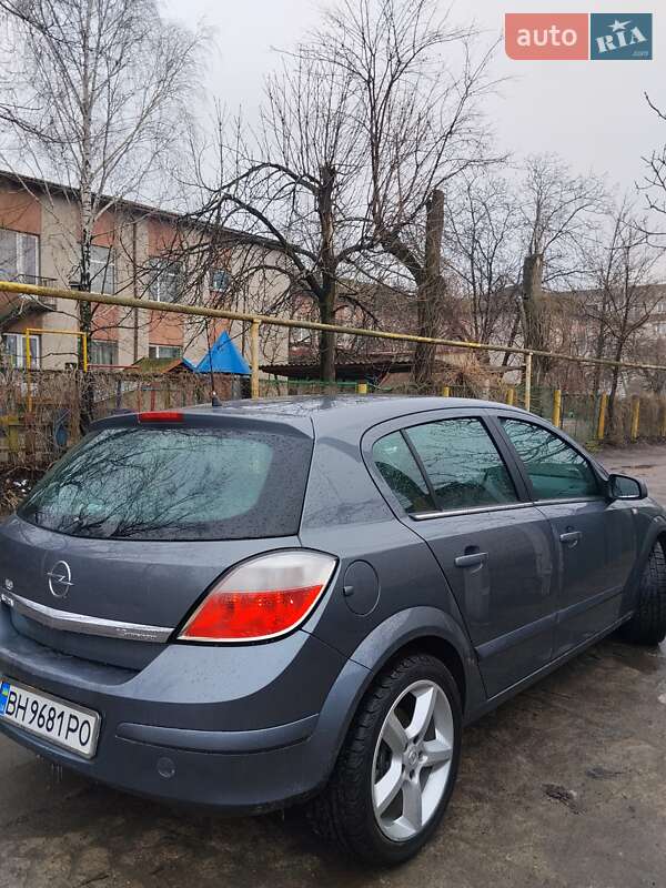Хэтчбек Opel Astra 2005 в Белгороде-Днестровском