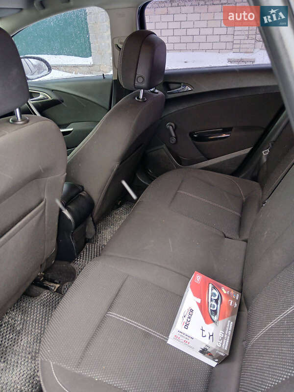 Универсал Opel Astra 2011 в Умани