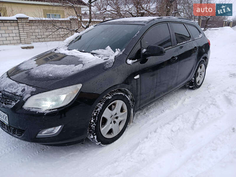 Универсал Opel Astra 2011 в Умани