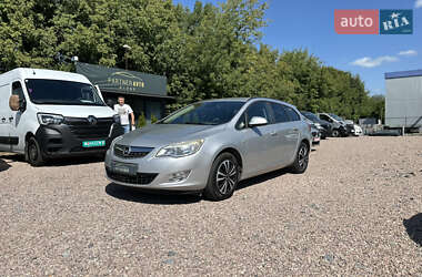 Универсал Opel Astra 2011 в Ровно