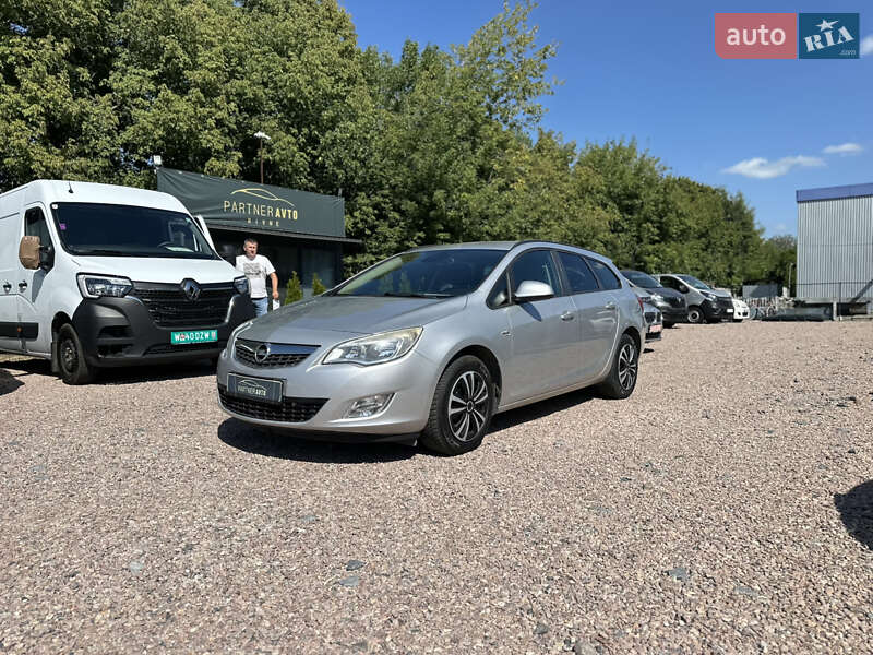 Универсал Opel Astra 2011 в Ровно