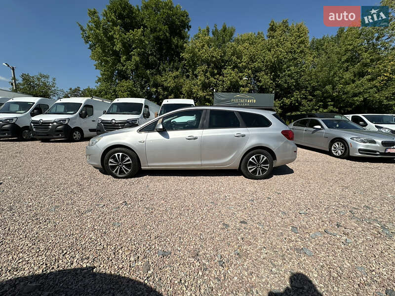 Универсал Opel Astra 2011 в Ровно