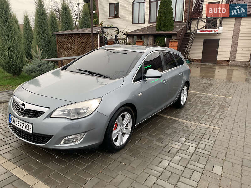 Opel Astra 2011