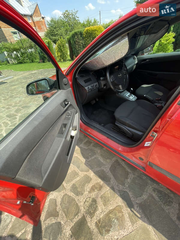 Хэтчбек Opel Astra 2006 в Самборе