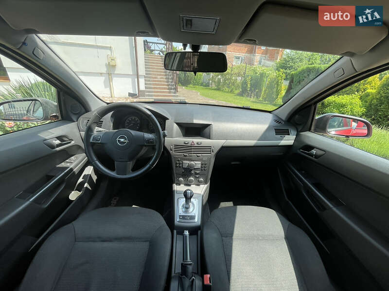 Хэтчбек Opel Astra 2006 в Самборе