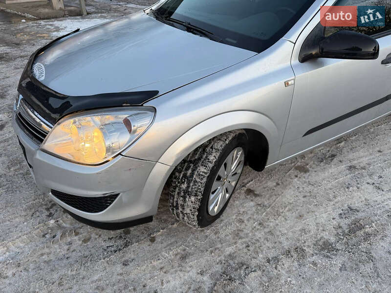 Универсал Opel Astra 2008 в Полтаве