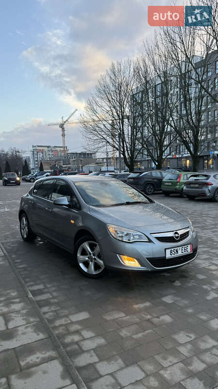 Opel Astra 2011 Opel Astra 2011