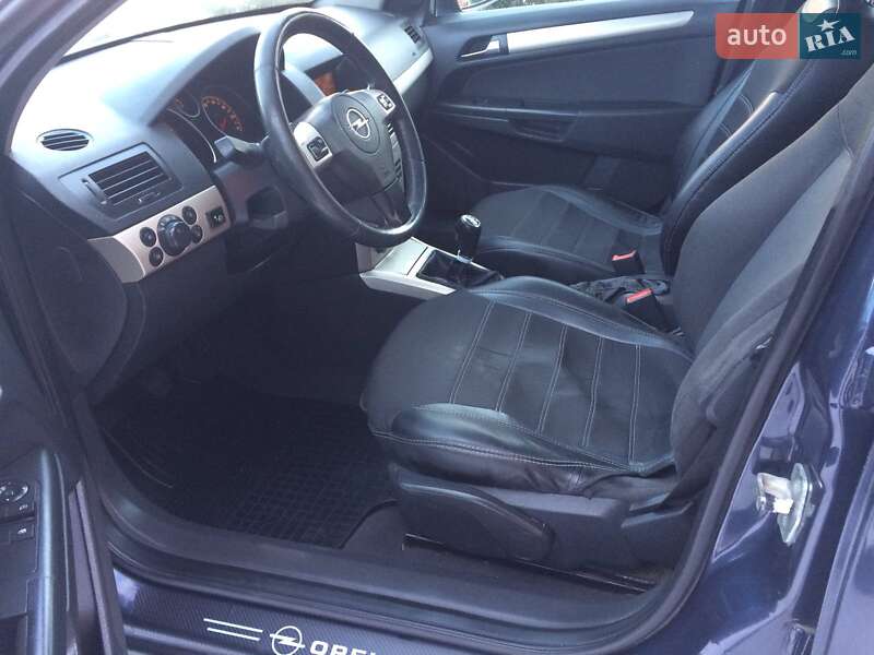 Хэтчбек Opel Astra 2007 в Немирове