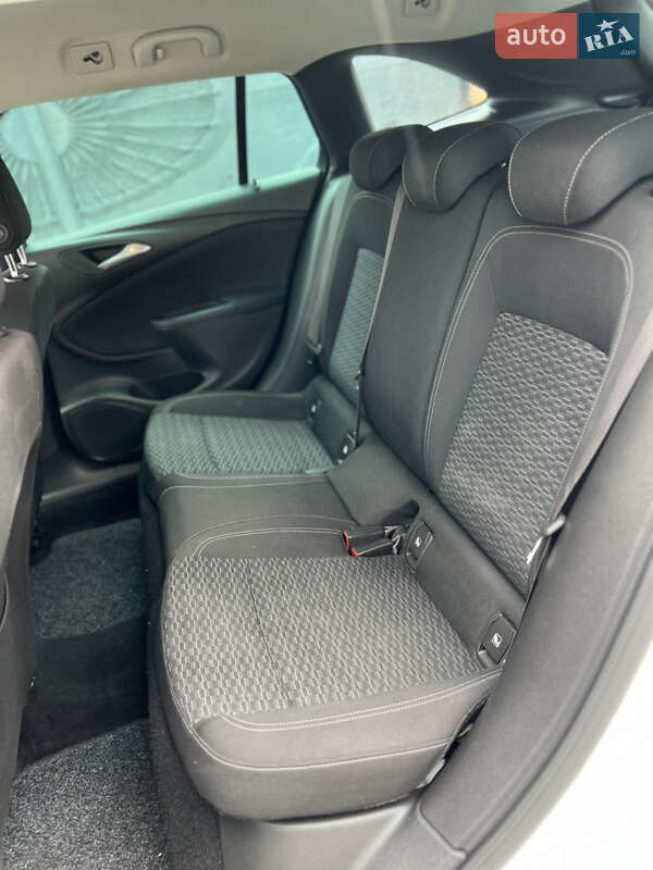 Универсал Opel Astra 2018 в Львове