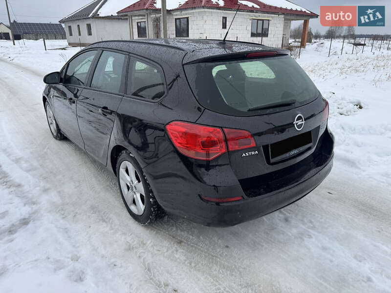 Универсал Opel Astra 2011 в Ковеле