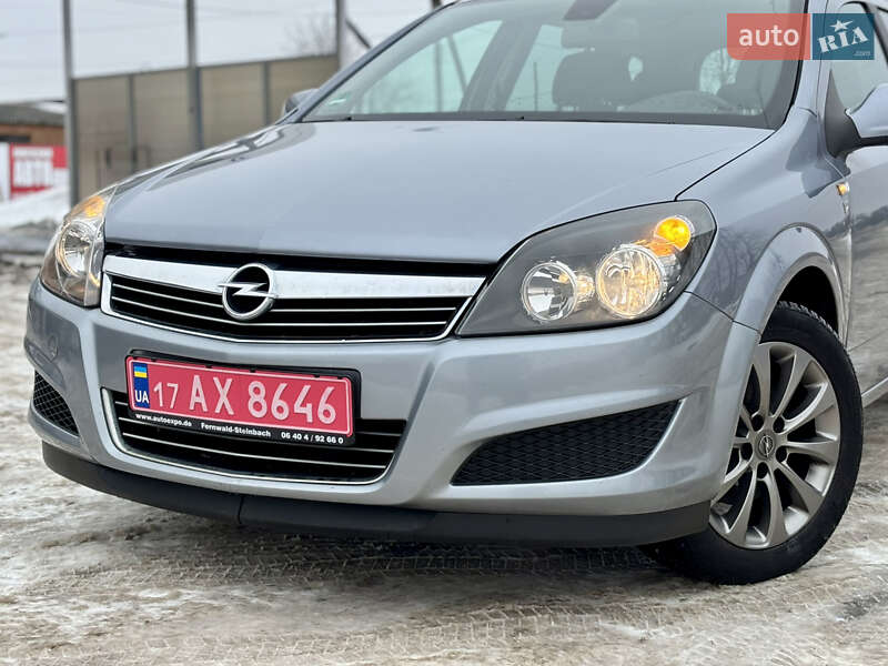 Универсал Opel Astra 2010 в Лубнах