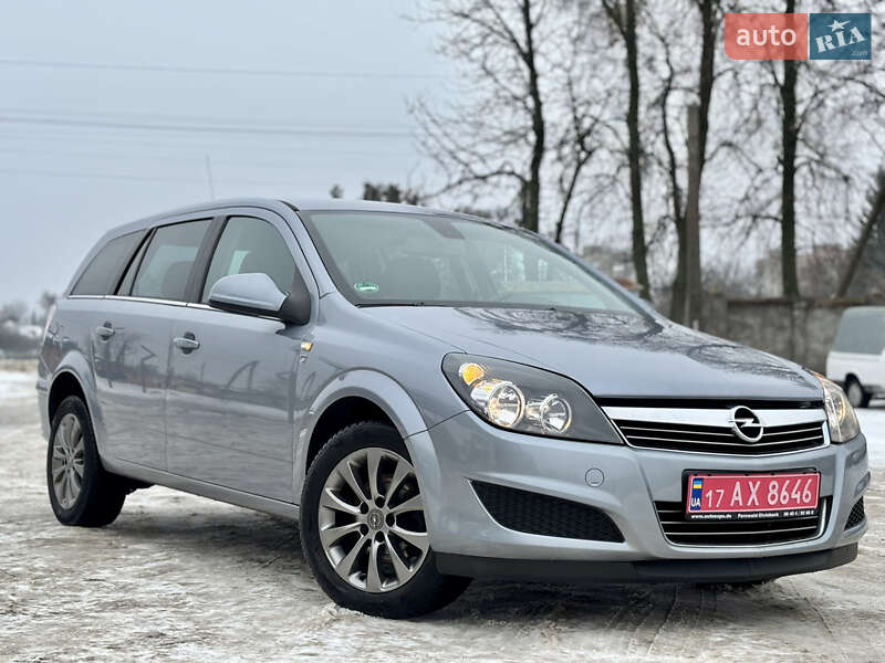 Универсал Opel Astra 2010 в Лубнах