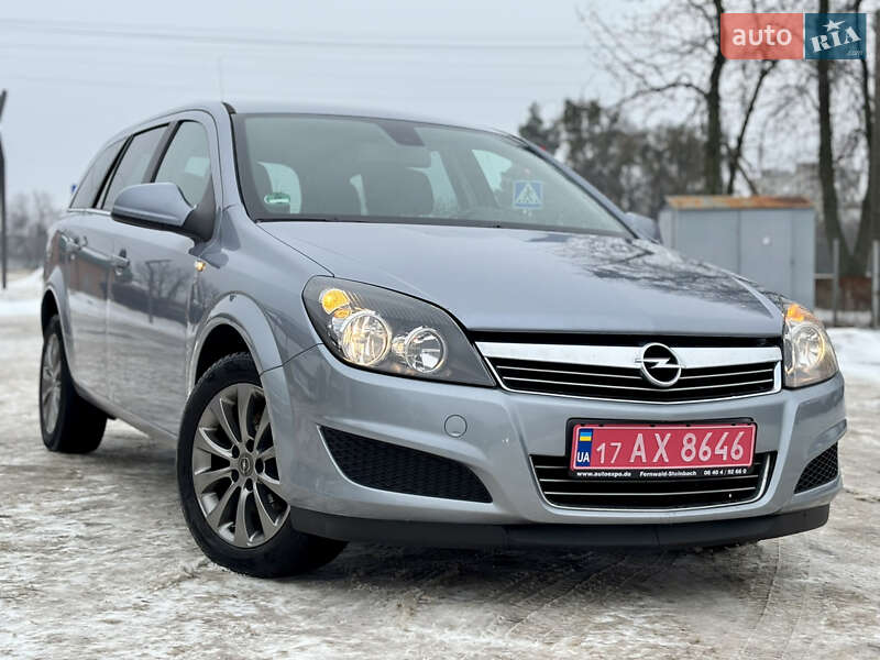 Универсал Opel Astra 2010 в Лубнах