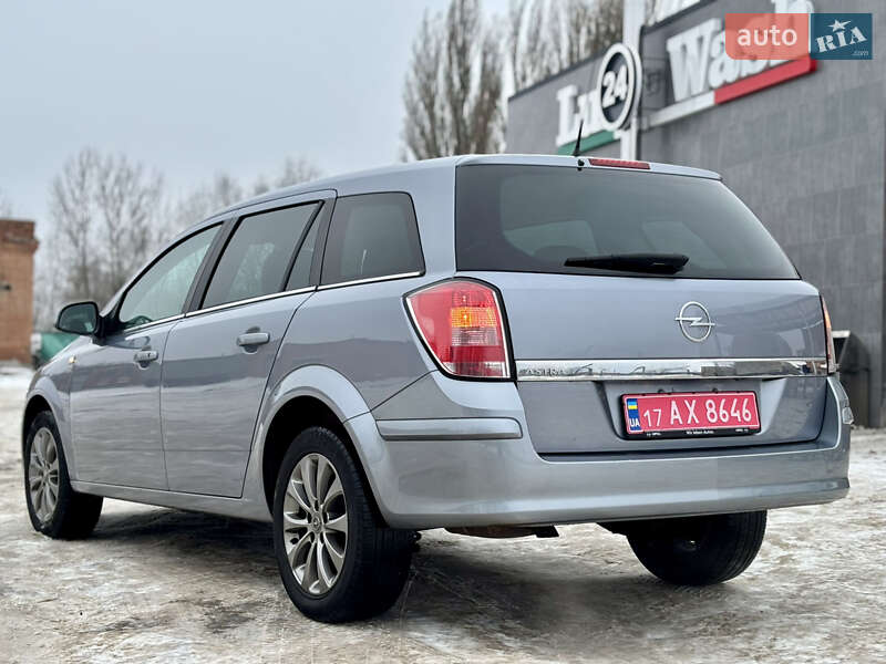 Универсал Opel Astra 2010 в Лубнах