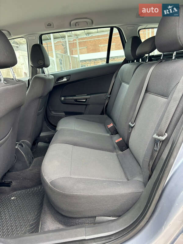 Универсал Opel Astra 2010 в Лубнах