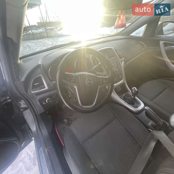 Универсал Opel Astra 2011 в Сарнах