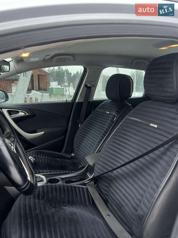 Универсал Opel Astra 2012 в Олевске