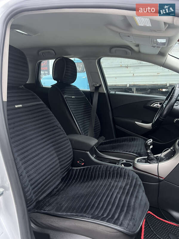 Универсал Opel Astra 2012 в Олевске