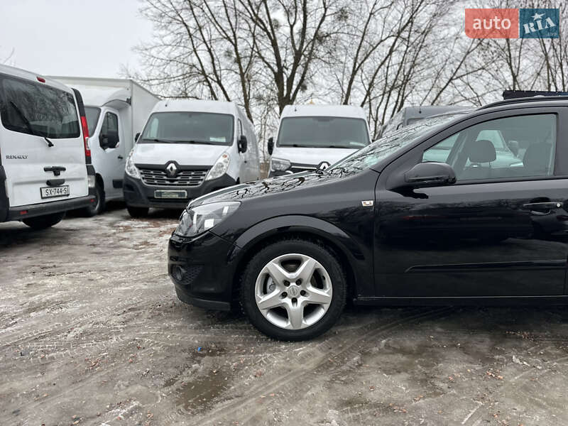 Универсал Opel Astra 2008 в Ровно