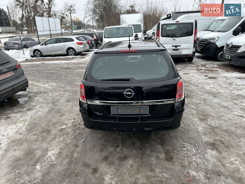 Универсал Opel Astra 2008 в Ровно