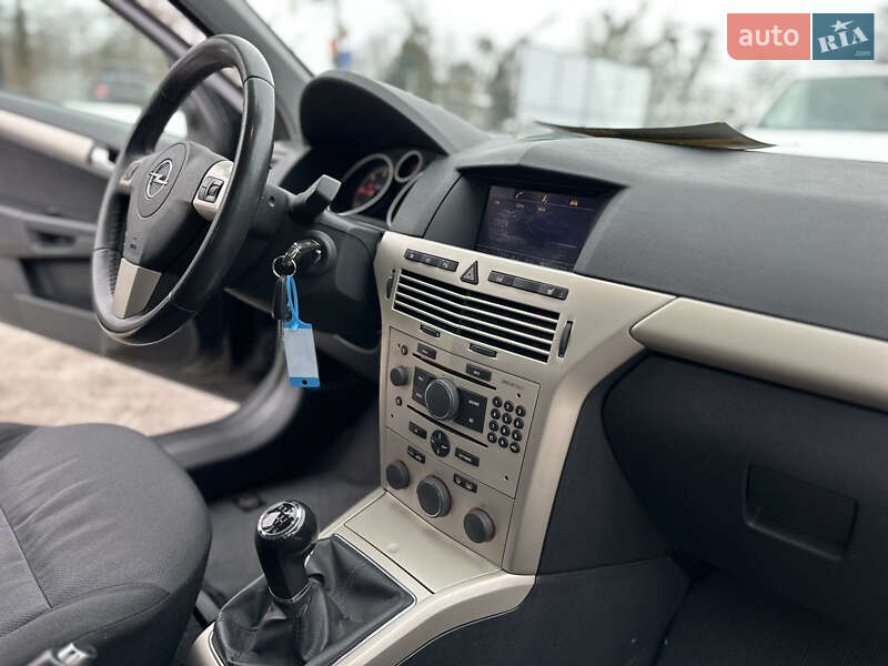 Универсал Opel Astra 2008 в Ровно