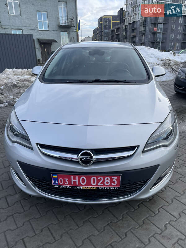 Хэтчбек Opel Astra 2013 в Львове