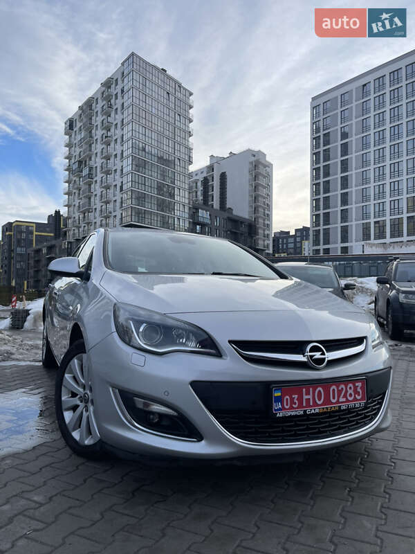 Хэтчбек Opel Astra 2013 в Львове