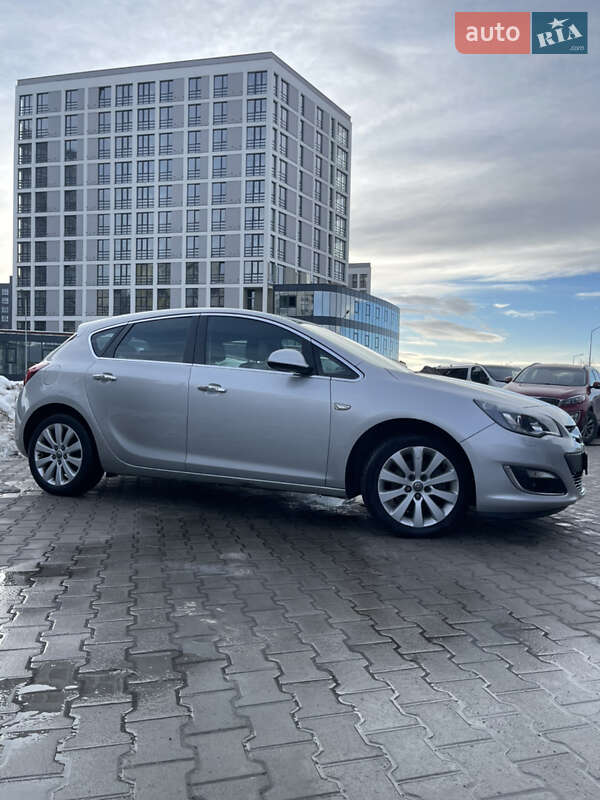 Хэтчбек Opel Astra 2013 в Львове