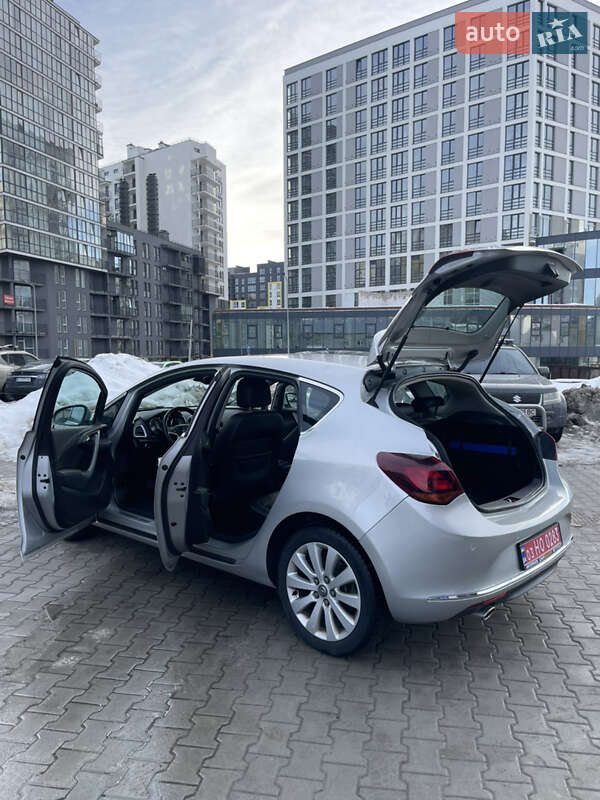 Хэтчбек Opel Astra 2013 в Львове