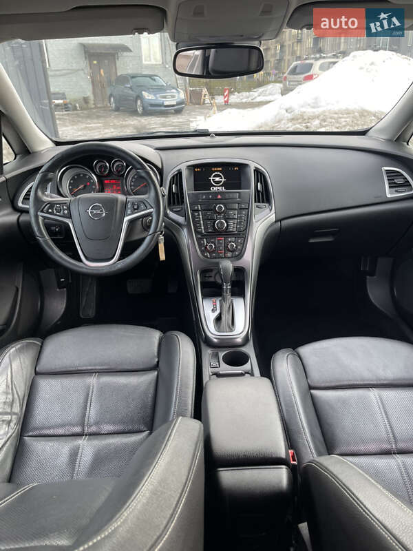 Хэтчбек Opel Astra 2013 в Львове