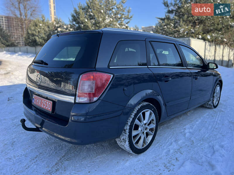 Универсал Opel Astra 2009 в Луцке