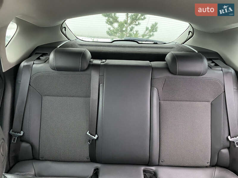 Хетчбек Opel Astra 2011 в Луцьку