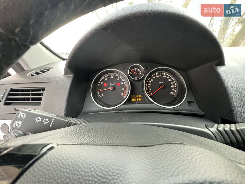 Универсал Opel Astra 2010 в Ватутино фото 30 Универсал Opel Astra 2010 в Ватутино
